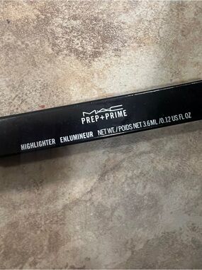 MAC Prep + Prime Highlighter - Light boost